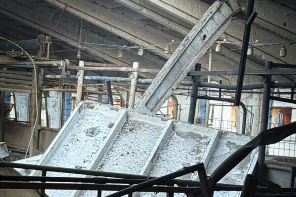 Росіяни вдарили дронами по Сумщині: Обстріляли ферму