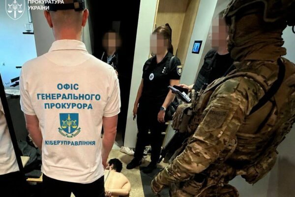У Офісі Генпрокурора повідомили про викриття шахрайського центру, налічується 800 потерпілих