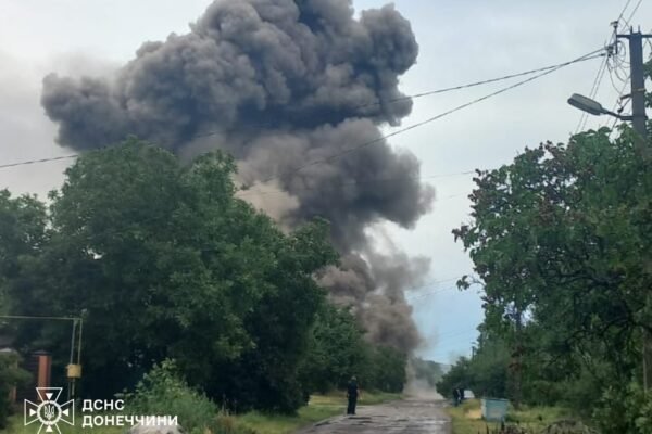Росіяни вдарили по будинках та заправках на Донеччині