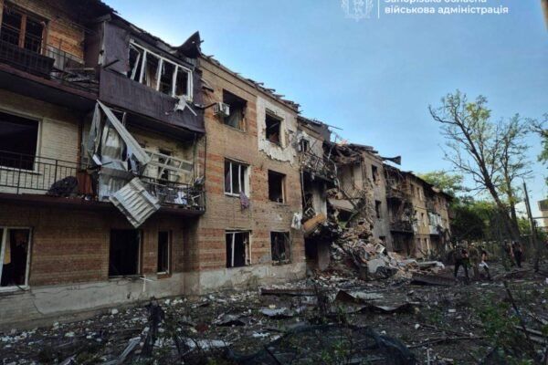 Є загиблі та поранені: Ворог знову вгатив по Запоріжжю
