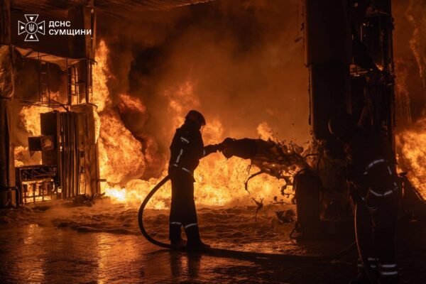 Росіяни вдарили по автозаправній станції в Сумах (ФОТО)