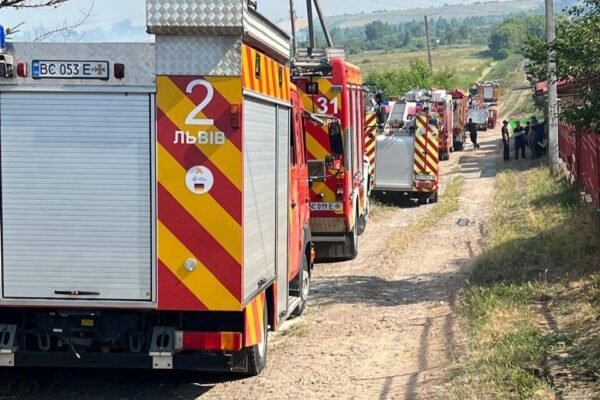 У Дублянах біля Львова від суботи горять торфові поля: На сьогодні рятувальники погасили лише 20% пожежі