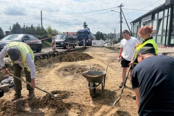 На Львівщині під час ремонту дороги знайшли фрагменти людських кісток