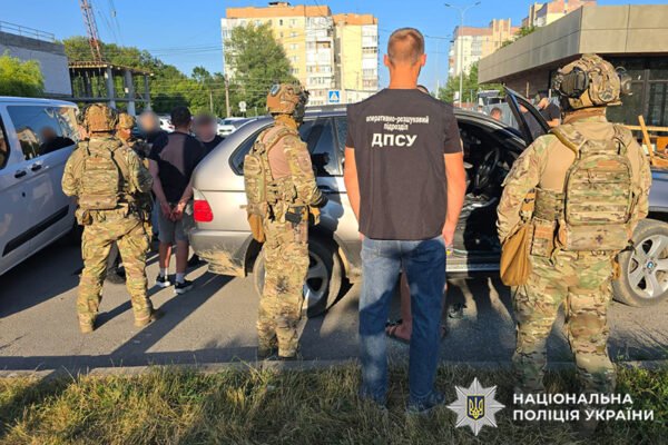 На Хмельниччині затримали організаторів втечі військовозобов’язаних з країни