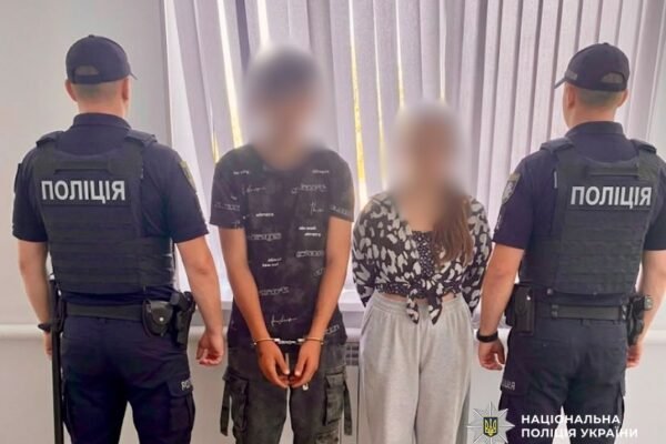 В Одесі затримали хлопця та дівчину, які вчинили кілька підпалів автівок