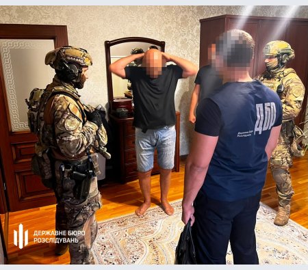 Списання понад тисячі військовзобов’язаних: Ексочільника Мукачівського ТЦК та його підлеглого взяли під варту