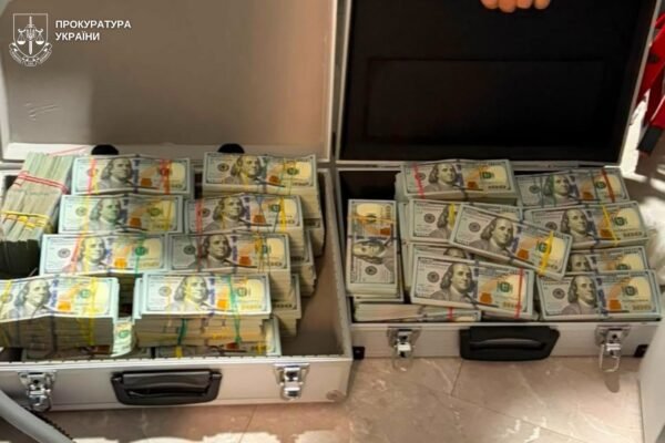 На Львівщині в організаторів мережі шахрайських колцентрів вилучили майже 2 млн дол та елітний автопарк