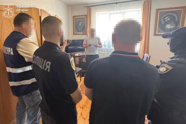 На Львівщині прийомний батько упродовж року систематично ґвалтував неповнолітню вихованку