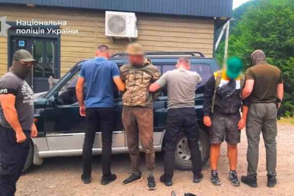 На Прикарпатті затримали 35-чоловіка, який за 3 тис. дол. обіцяв переправити ухилянта через кордон