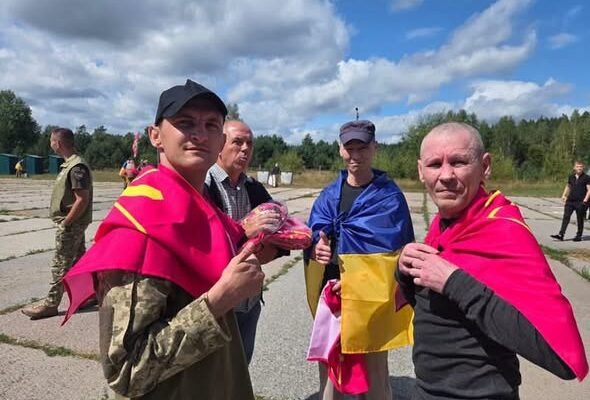 З ворожого полону повернулися чотири військовослужбовці Сухопутних військ ЗСУ з Закарпаття