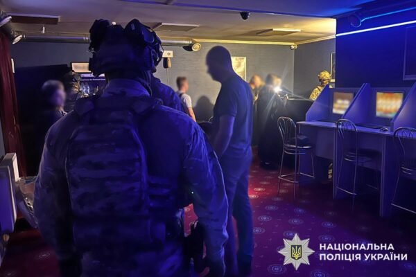 На Хмельниччині пенсіонерка облаштувала казино у підвалі будинку
