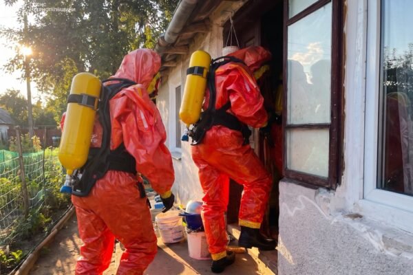 На Тернопільщині родина з шістьох людей отруїлася невідомою речовиною: Одна людина загинула