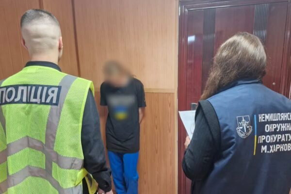 У Харкові 17-річна дівчина підпалювала авто на замовлення