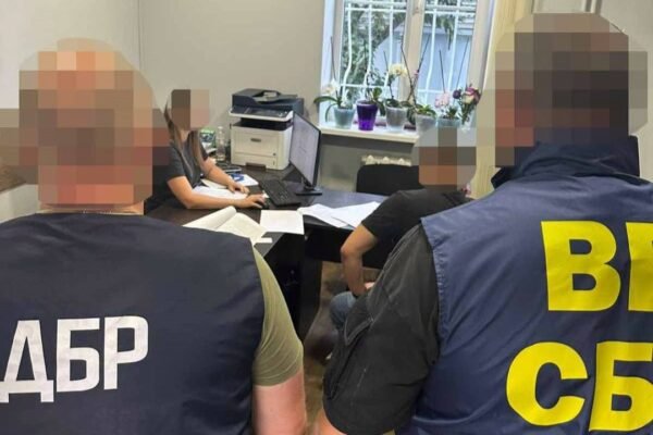 На Закарпатті викрили двох працівників СБУ, які за 33 тисячі доларів переправляли ухилянтів за кордон