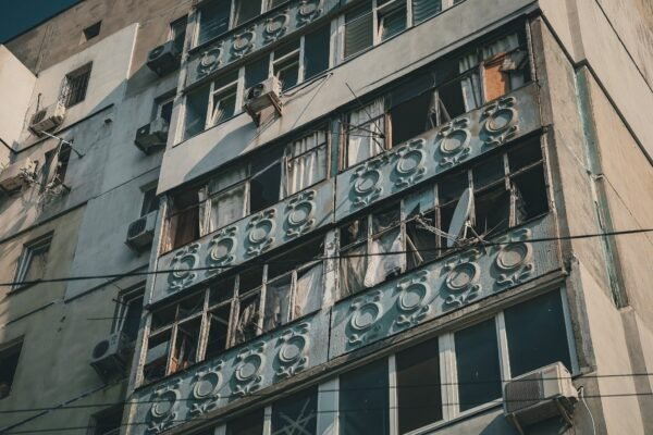 У Миколаєві внаслідок обстрілу пошкоджені шість багатоповерхівок