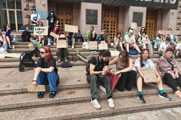 Протести у Києві: До 100 мітингувальників зібралися біля КМДА