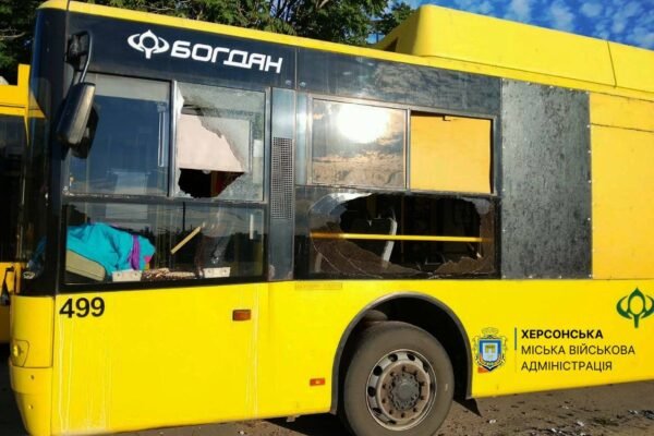 Ворог вдарив дронами по Херсону: Загинула людина