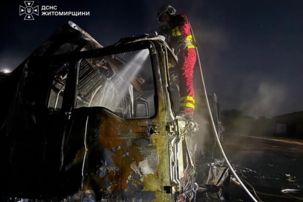 Внаслідок атаки на Житомирщину постраждали вантажівки