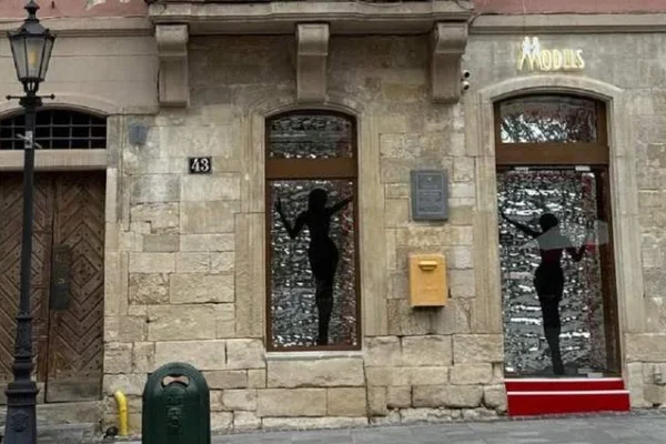 Львівські депутати не підтримали петицію про перенесення секс-шопів та ерос-барів за межі центру міста