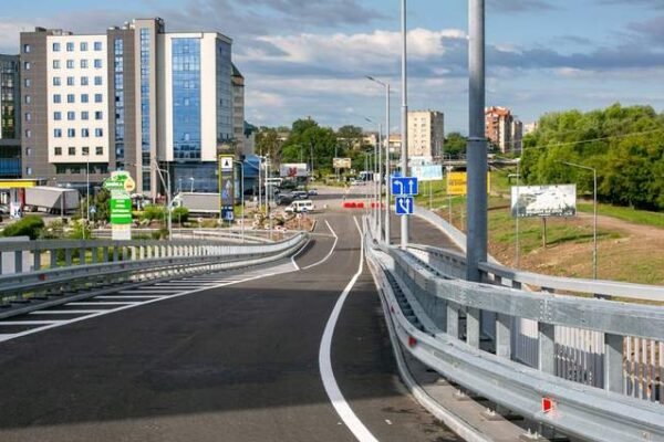 У Франківську від завтра запрацює міст, який будували 9 років