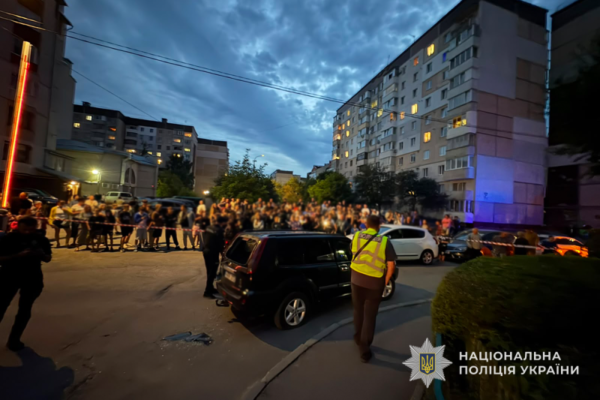 У Тернополі група людей напала на автомобіль військовослужбовців ТЦК: Є травмовані