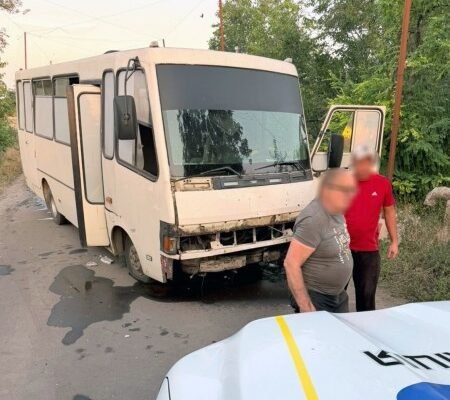 Шестеро людей постраждали через удар по автобусу на Херсонщині