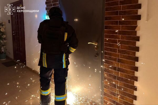 Росіяни влучили у 9-поверхівку у Херсоні