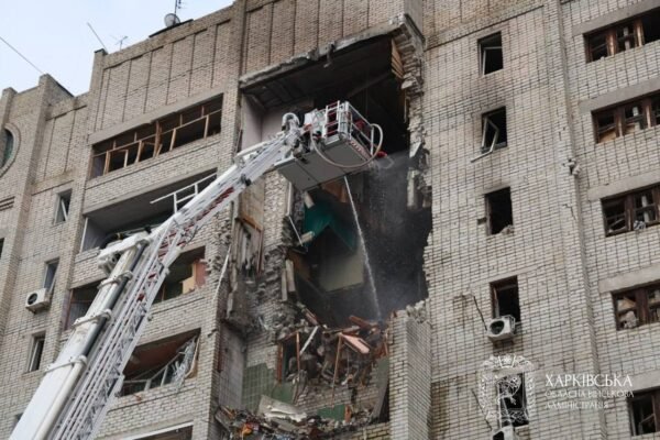 Окупанти вдарили по Харкову: Влучили у багатоповерхівку (ФОТО)