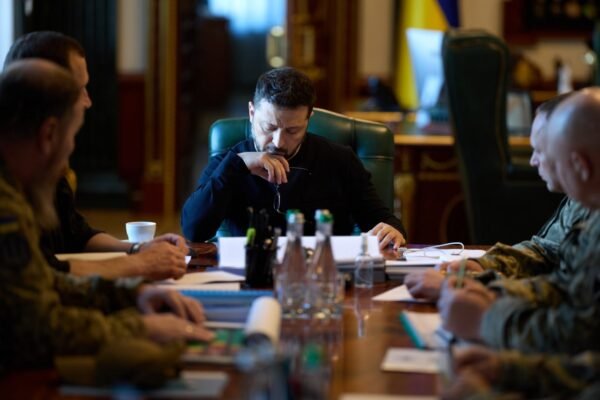 Далекобійні санкції і кадрові питання: Зеленський провів нараду з Драпатим
