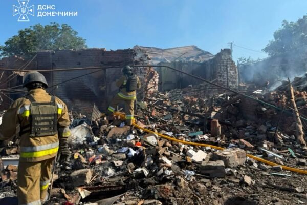 У Краматорську рятувальники ліквідували наслідки трьох ударів по місту