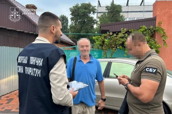 На Дніпропетровщині посадовець оформив 20 людей на комунальне підприємство, яке не працювало