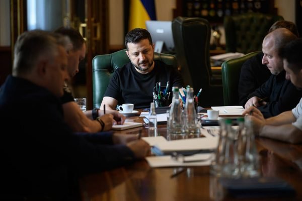 Зеленський провів телефонну розмову з Віткоффом та Кушнером: Обговорив дати майбутнього візиту в Україну