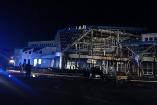 Ворог всю ніч бив по Одещині: У Роздільній постраждав залізничний вокзал, в області перебої з водою та світлом