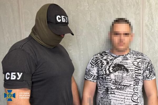 На Рівненщині СБУ затримала інформатора РФ, який встановлював приховані камери біля оборонних об’єктів