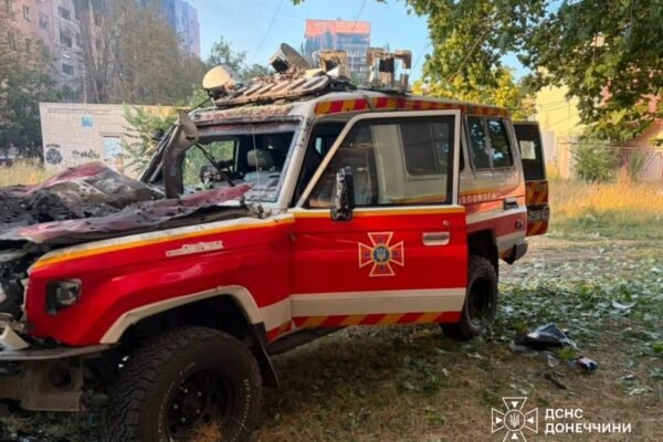 У Краматорську ворог вдарив по рятувальниках, що ліквідовували наслідки обстрілу