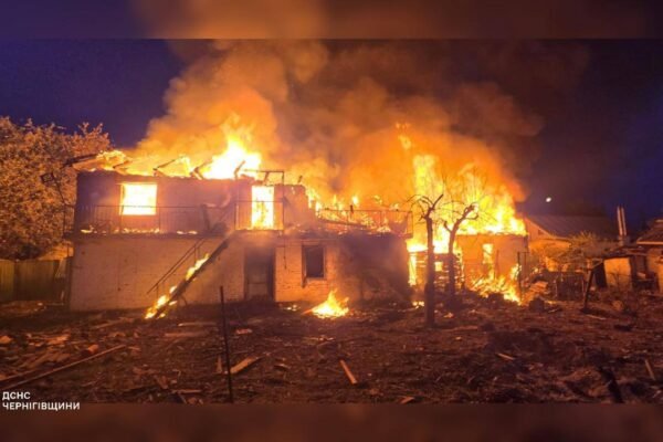 Зранку ворожий дрон вдарив по будинку в Чернігові: Загинула мати і 4-річна дитина