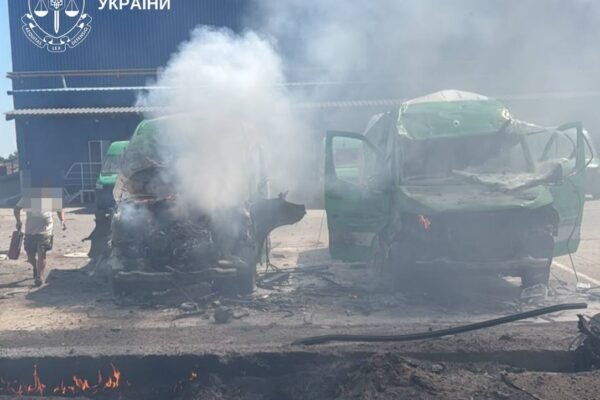 На Київщині під час ранкової атаки уражені склади в Броварах