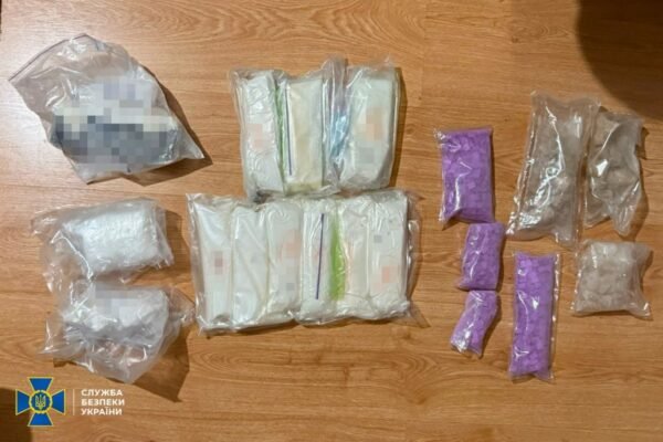 В рамках спецоперації у трьох областях одночасно затримано 10 членів наркосиндикату: Вилучено кокаїну на 70 млн грн