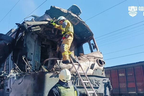 Низку приміських потягів скасували після сьогоднішнього удару по пасажирському поїзду на Одещині