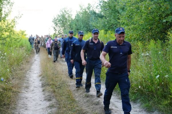 На Житомирщині всю ніч шукали півторарічного хлопчика, який зник на березі річки