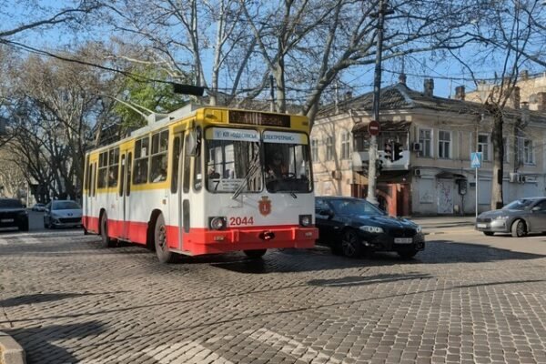 В Одесі зупинився електротранспорт