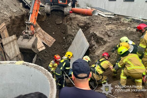 У Тернополі через обвал ґрунту загинули двоє людей: Поліція розпочала кримінальне провадження