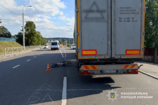 На Тернопільщині вантажівка збила 11-річну дівчинку на велосипеді