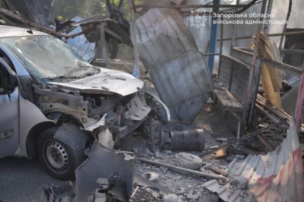 Ворог атакував Запоріжжя: Загорілися автомобілі
