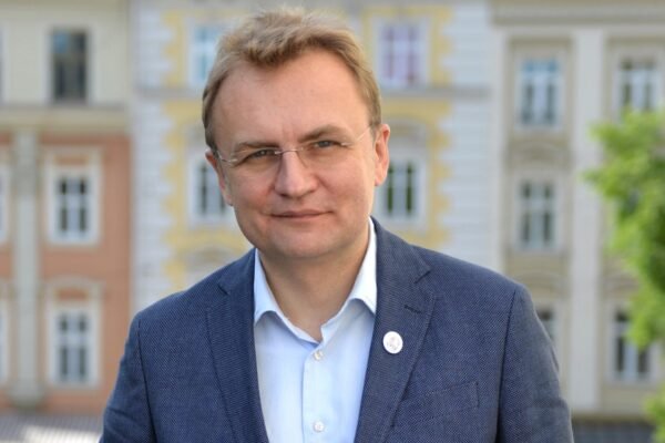 Мер Львова заявив, що у його службовому авто виявили прослушку