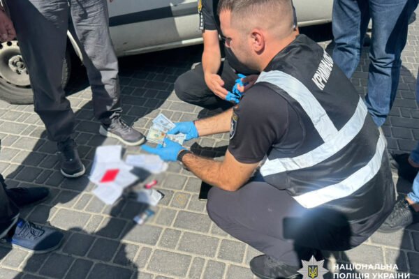 На Одещині посадовець за 1600 доларів обіцяв безпроблемний вступ до коледжу