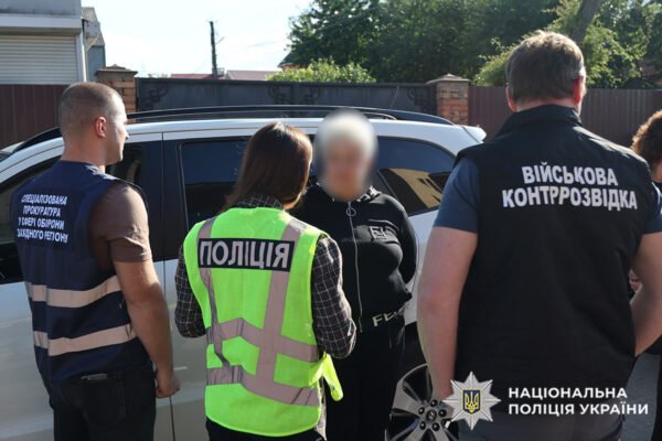 У Хмельницькому затримали організаторку схеми для ухилянтів: Обіцяла оформити фіктивну інвалідність для дружини військовозобов’язаного