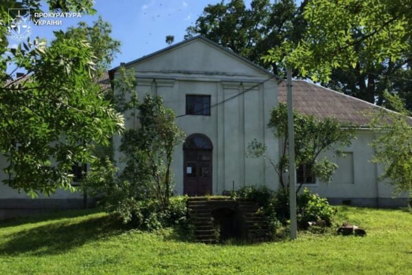 Суд зобов’язав міськраду на Львівщині зареєструвати право власності на 300-літній палац