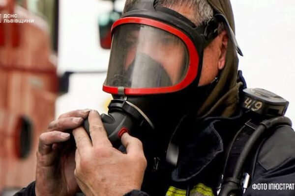У Львові горіла багатоповерхівка: Пожежники врятували трьох людей
