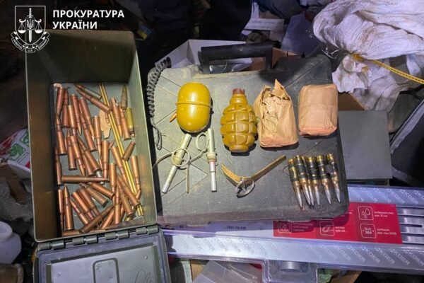 На Прикарпатті жінка кілька років зберігала на горищі боєприпаси та гранати, які їй прислав чоловік з фронту